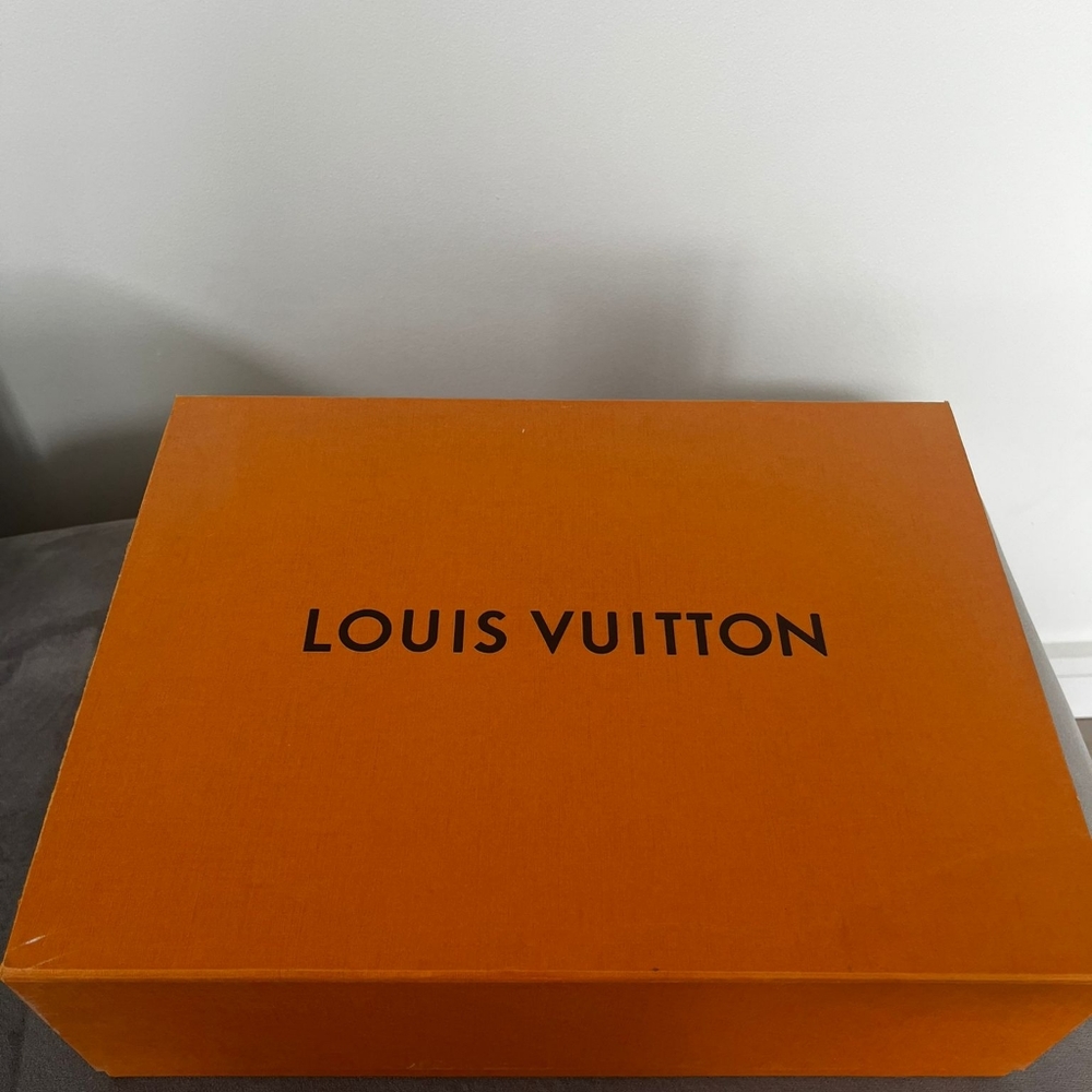 Louis Vuitton mens sneakers size 8.5 - Picture 5 of 11